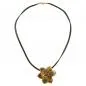 Preview: Kette 48mm Blume Metallanhänger oliv-gold emailliert Kordel oliv 50cm Preview: Kette 48mm Blume Metallanhänger oliv-gold emailliert Kordel oliv 50cm