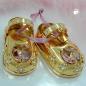 Preview: Tischdekoration 1 Paar Babyschuhe 52x27mm mit rosa Glas-Steinen