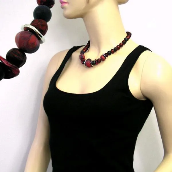 Kette Kunststoffperlen dunkelrot-metallic schwarz 48cm Kette Kunststoffperlen dunkelrot-metallic schwarz 48cm