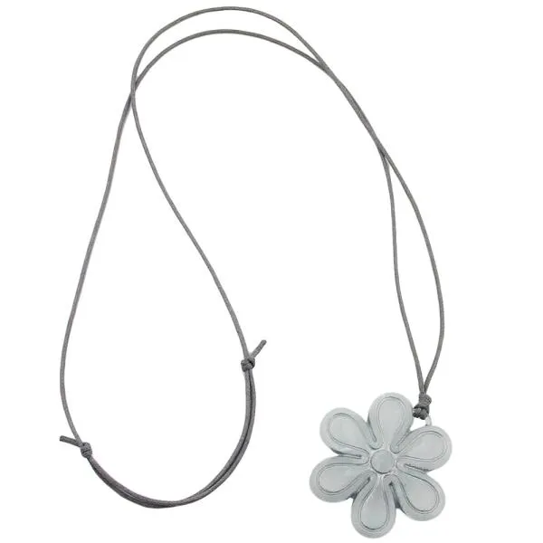 Kette 48mm Blume Kunststoff hellgrau-marmoriert Kordel grau 80cm Kette 48mm Blume Kunststoff hellgrau-marmoriert Kordel grau 80cm